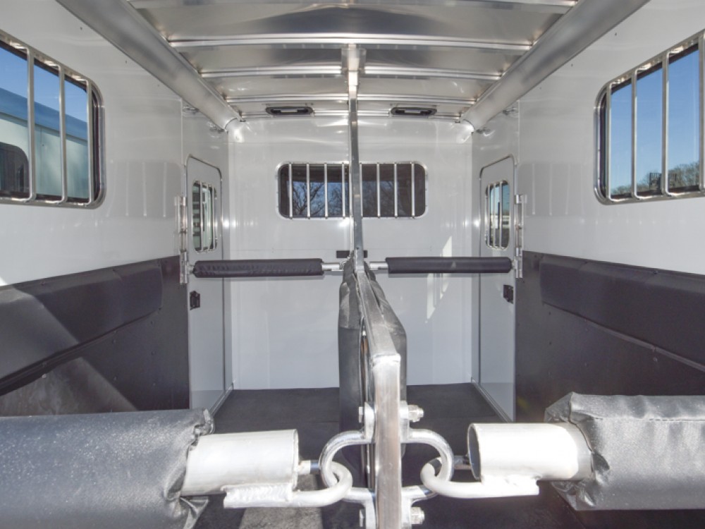 Julite Straight Load 2 Horse w/Dressing Room Gallery Photo 7