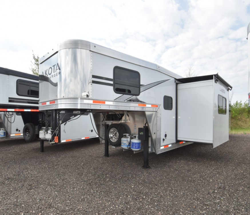 Charger 81415SR Living Quarter Horse Trailer Gallery Photo 17