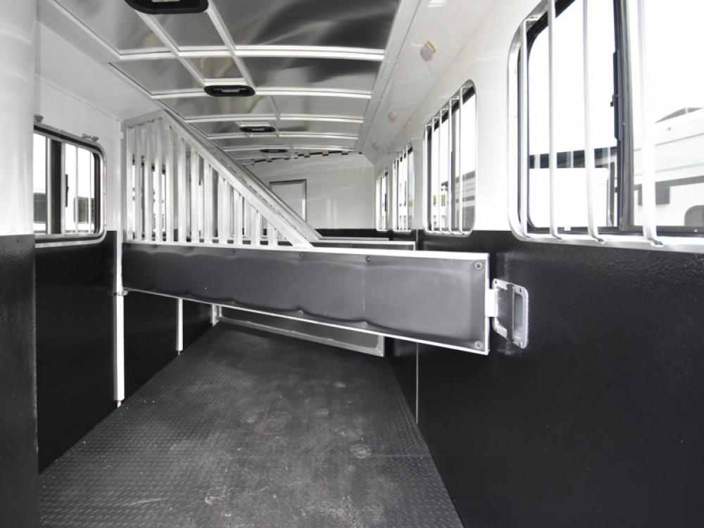 Ranger 7411.S 4 Horse Trailer w/Living Quarters Gallery Photo 13