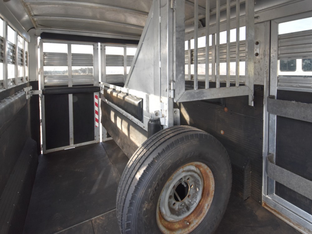 2002 C&C 2 HORSE STRAIGHT LOAD W/LIVING QUARTERS Gallery Photo 14