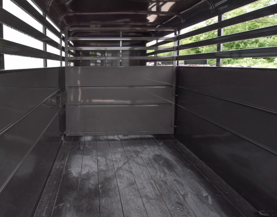 500ES Livestock Trailer Gallery Photo 4