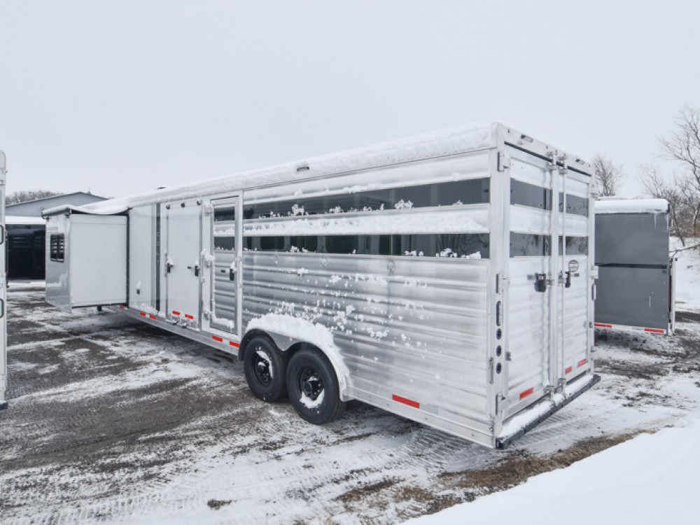Colt COL1413SRMT Livestock Horse/Toyhauler Trailer w/Living Quarters Gallery Photo 16
