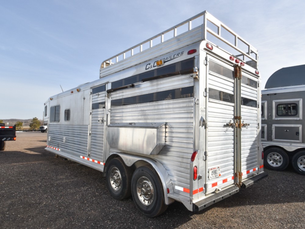 2002 C&C 2 HORSE STRAIGHT LOAD W/LIVING QUARTERS Gallery Photo 9