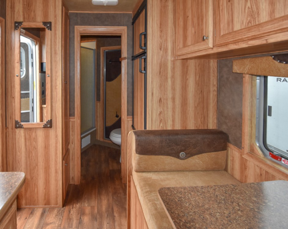 Exiss 7311 Living Quarters Horse Trailer Gallery Photo 5