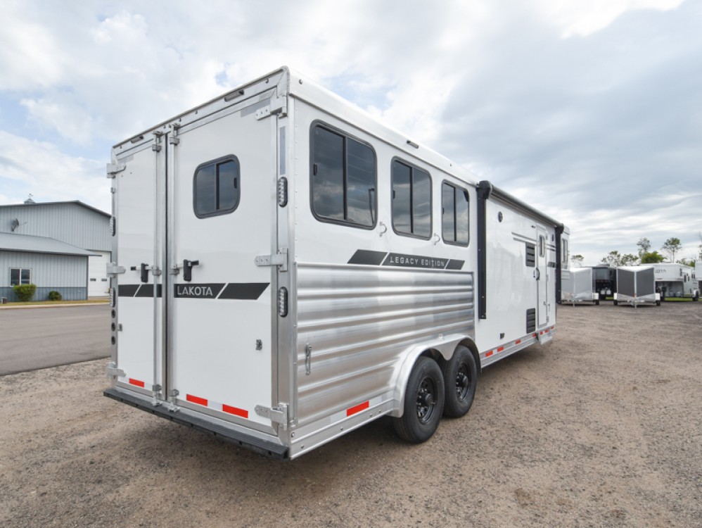 Legacy 8311 Riser Wall Dinette Living Quarters Horse Trailer Gallery Photo 12