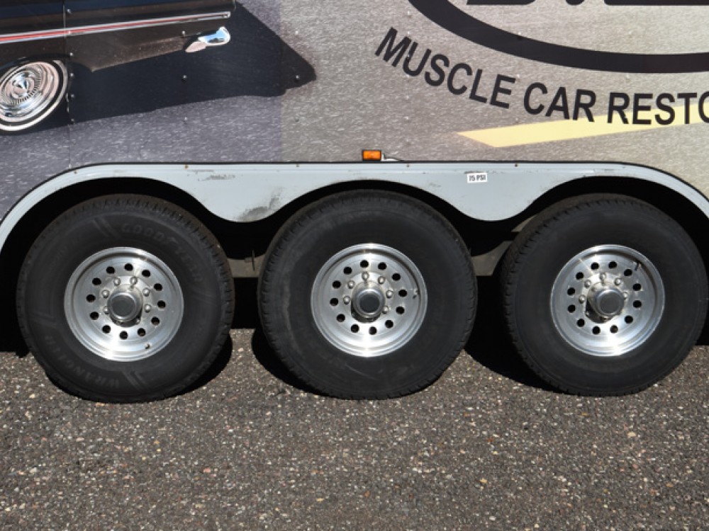 2001 Wells Cargo 48' Gooseneck Trailer Gallery Photo 9
