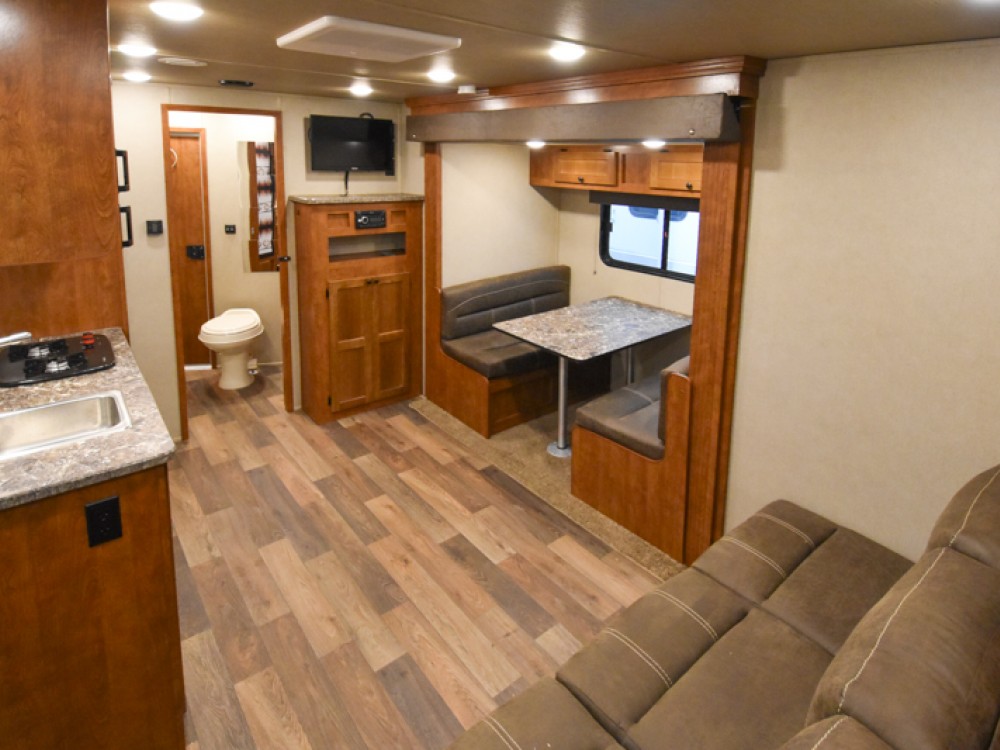 SMC Patriot 8313 SSR Living Quarters Horse Trailers Gallery Photo 2
