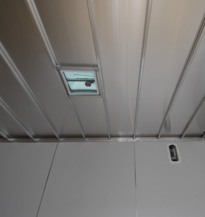 8.5'x16' Enclosed Carhauler/Cargo Trailer Gallery Photo 4