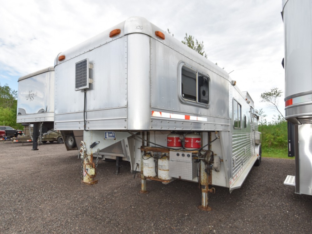 C&C 2 HORSE STRAIGHT LOAD W/LIVING QUARTERS Gallery Photo 2