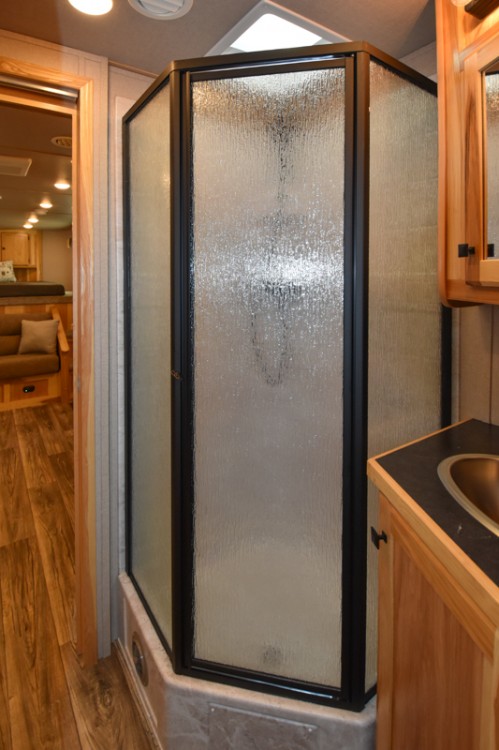 Colt COL1413SRMT Livestock Horse/Toyhauler Trailer w/Living Quarters Gallery Photo 10