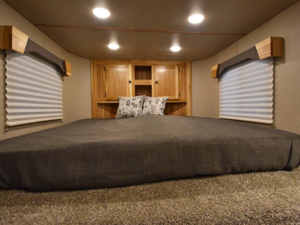 Colt CO27 2 Horse Slant Living Quarters Horse Trailer Gallery Photo 5