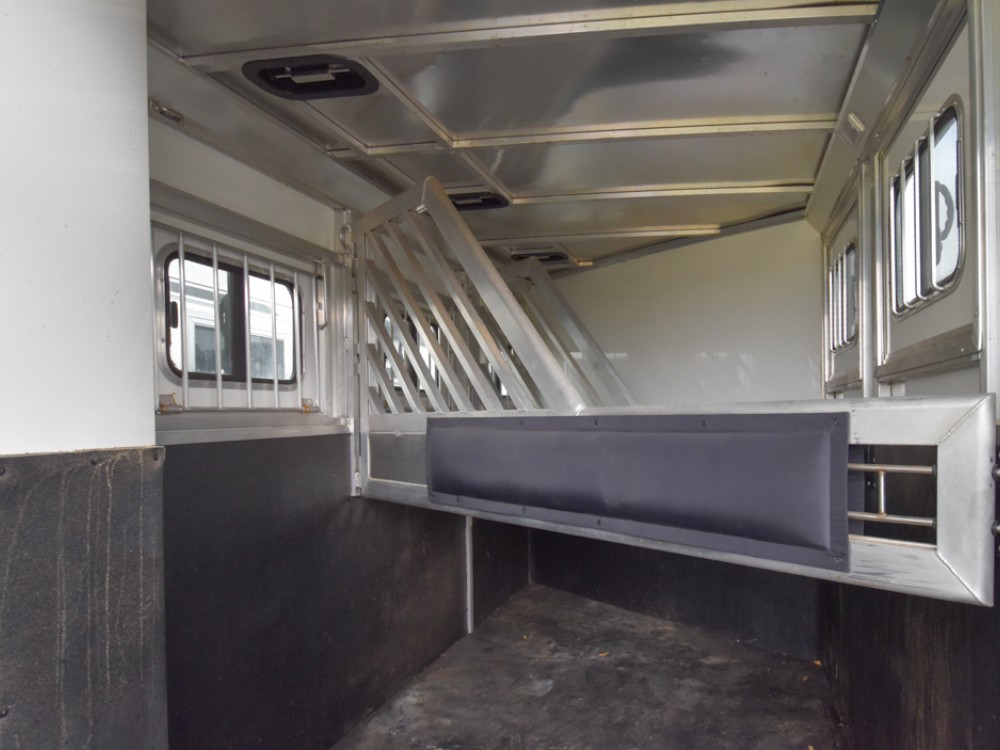 Lakota 3 Horse Slant Trailer **Consignment Trailer No Trades** Gallery Photo 6