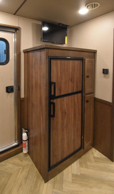 Colt 8411 Living Quarter Horse Trailer Gallery Photo 4