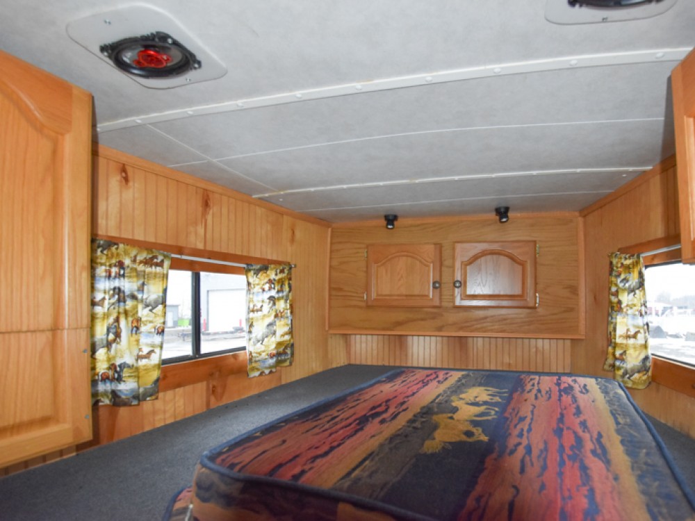 2003 CM 3 Horse Slant Overnighter Trailer Gallery Photo 8