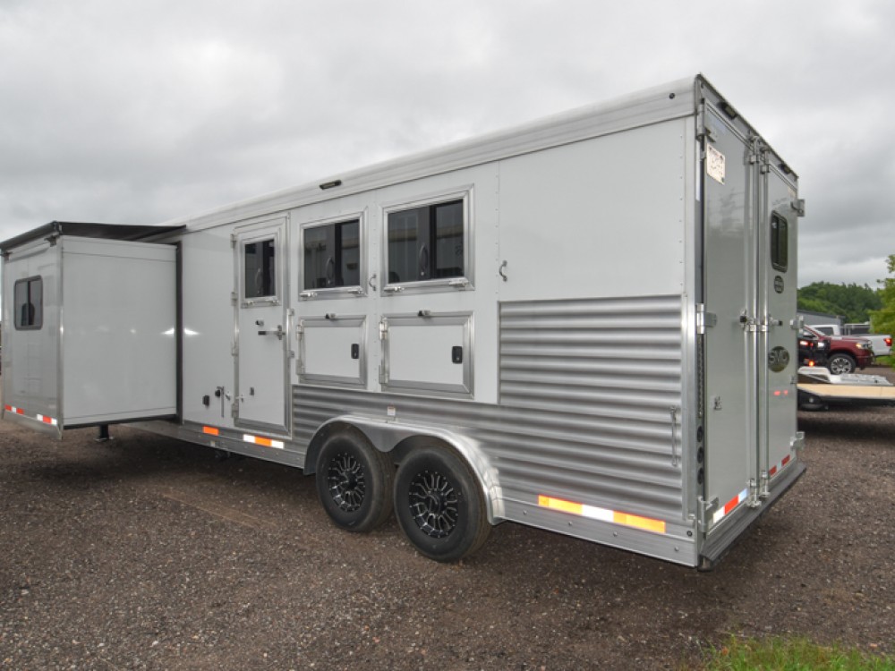 SMC Patriot 8313 SSR Living Quarters Horse Trailers Gallery Photo 13