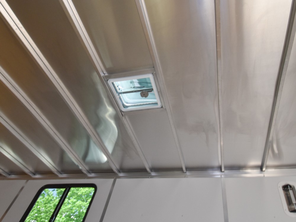 8.5'x16' Enclosed Carhauler/Cargo Trailer Gallery Photo 6