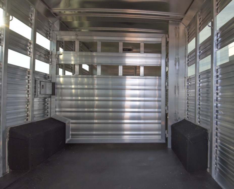 Colt COL1413SRMT Livestock Horse/Toyhauler Trailer w/Living Quarters Gallery Photo 15