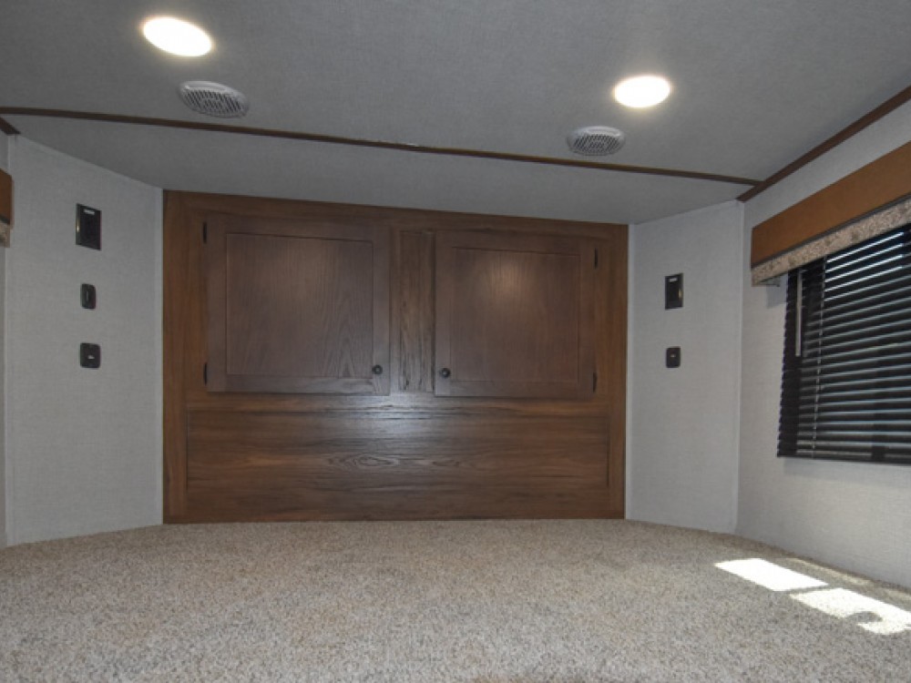 Silverado 7308 Living Quarter Horse Trailer Gallery Photo 4