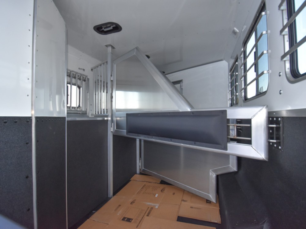 Colt CO8311 w/Dinette 3 Horse Slant Living Quarters Trailer Gallery Photo 12