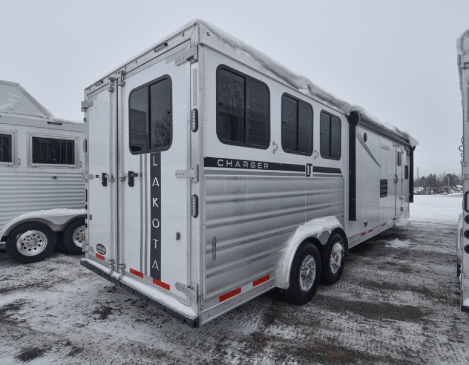 Charger 8313.5 Horse Trailer w/Living Quarters Gallery Photo 15