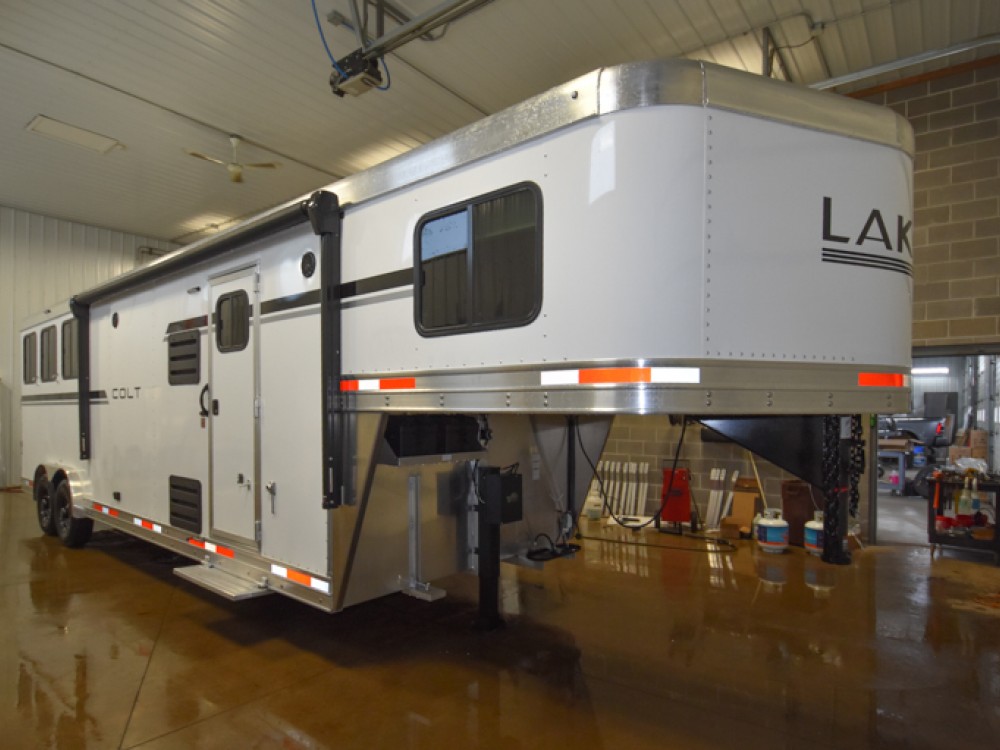 Colt 8311 Dinette Living Quarter Horse Trailer Gallery Photo 9