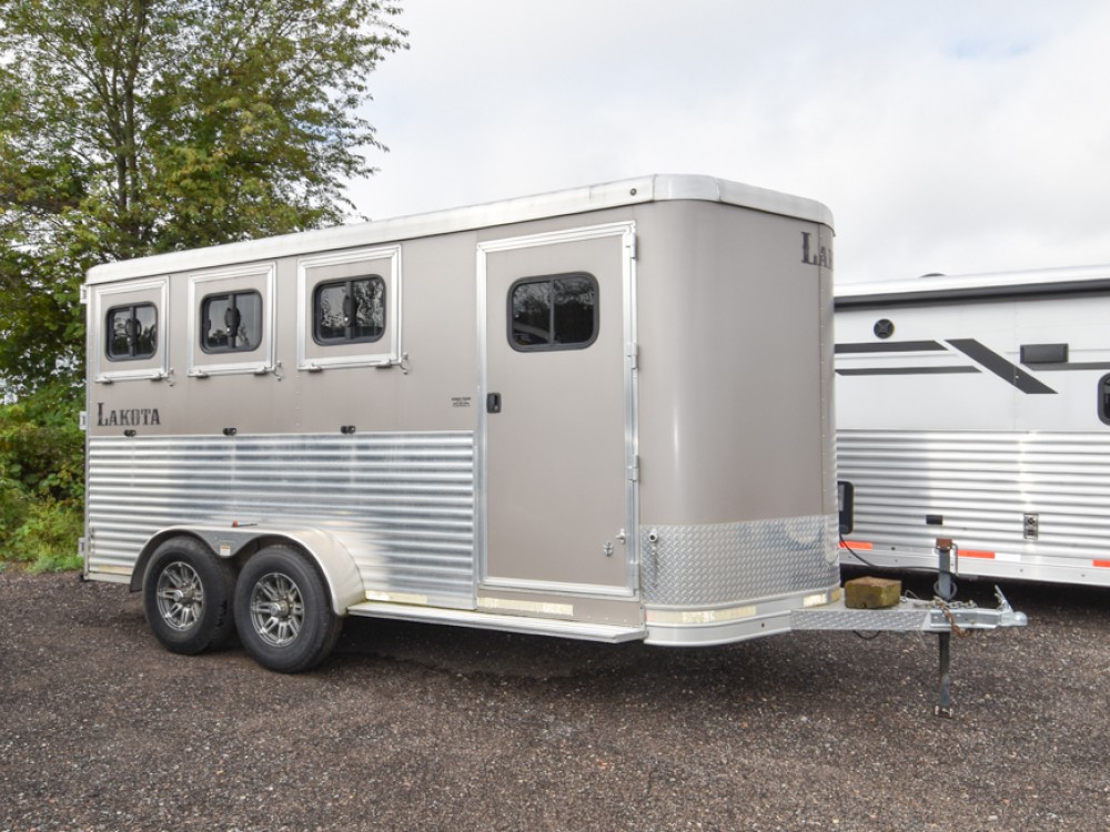 Lakota 3 Horse Slant Trailer **Consignment Trailer No Trades** Gallery Photo 1