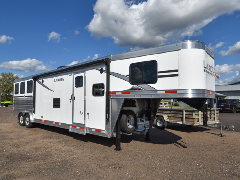 Lakota Charger 8313.5 Horse Trailer w/Living Quarters Gallery Photo 2