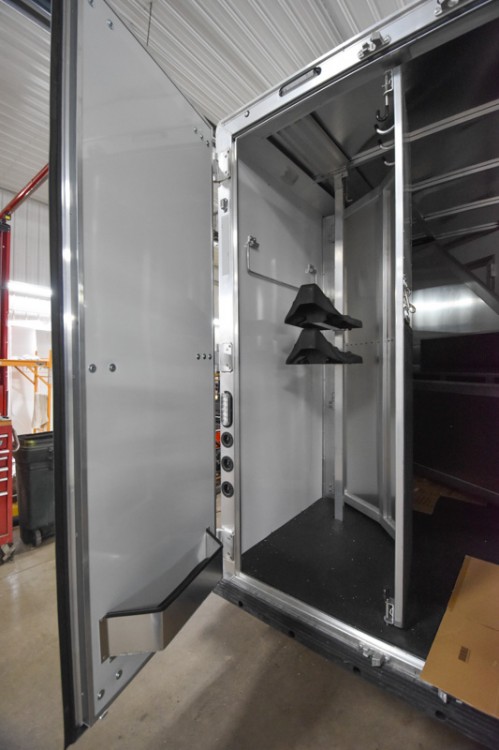 Colt CO27 2 Horse Slant Living Quarters Horse Trailer Gallery Photo 15