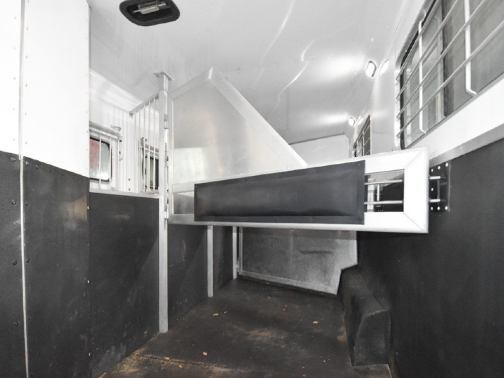 2018 Lakota Charger 8415 w/Slide Living Quarters Horse Trailer Gallery Photo 14