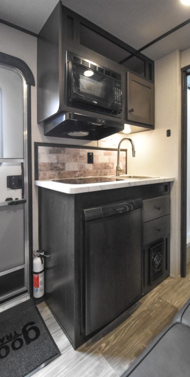 Ranger 7308 Living Quarter Horse Trailer Gallery Photo 6
