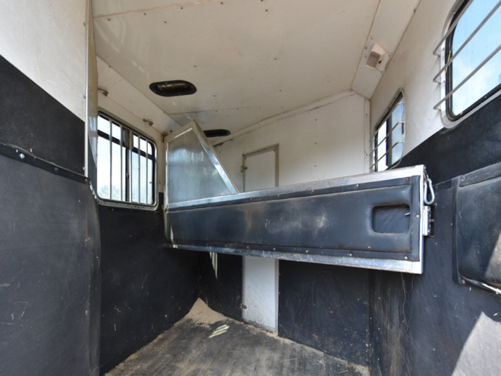2002 Horton 2 Horse Overnighter Trailer Gallery Photo 10