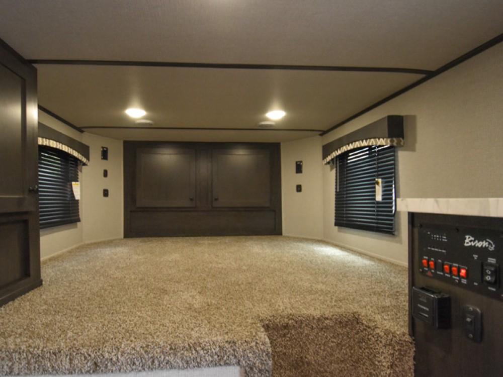 Ranger 7308 Living Quarter Horse Trailer Gallery Photo 4