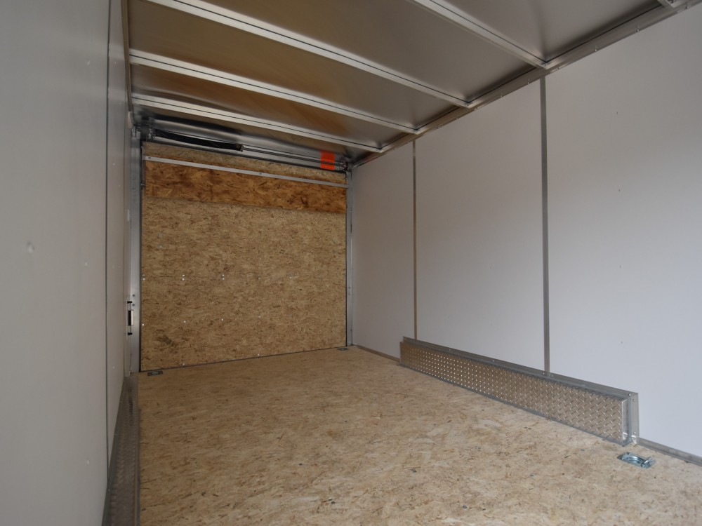 7.5X16 Enclosed Cargo Trailer Gallery Photo 4