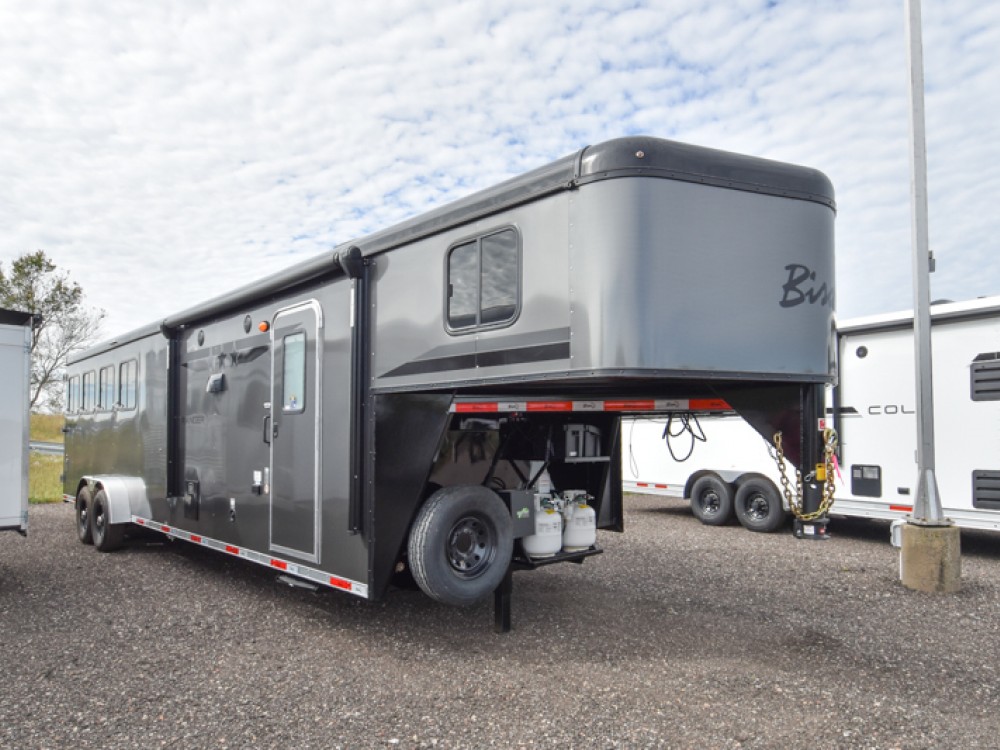 Ranger 7411.S 4 Horse Trailer w/Living Quarters Gallery Photo 12