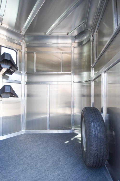 Julite Straight Load 2 Horse w/Dressing Room Gallery Photo 9