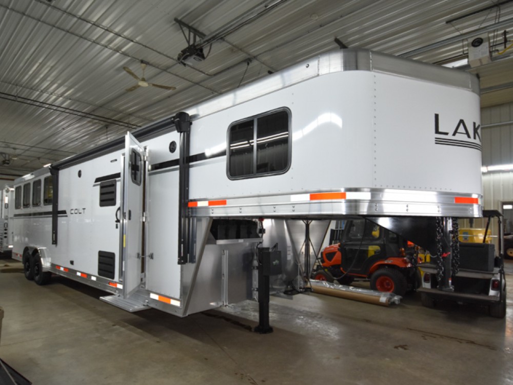 Colt 8411 Living Quarter Horse Trailer Gallery Photo 9