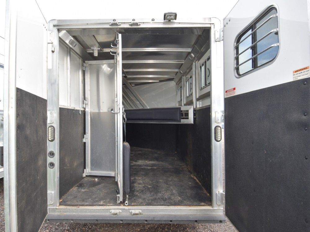 Lakota 3 Horse Slant Trailer **Consignment Trailer No Trades** Gallery Photo 7