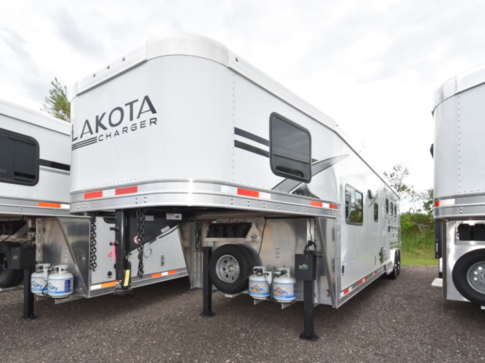 Charger 8313.5 Horse Trailer w/Living Quarters Gallery Photo 15