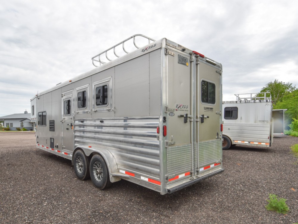 Exiss 7311 Living Quarters Horse Trailer Gallery Photo 3