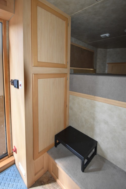 2011 Shadow 3 Horse Slant Living Quarters Gallery Photo 13