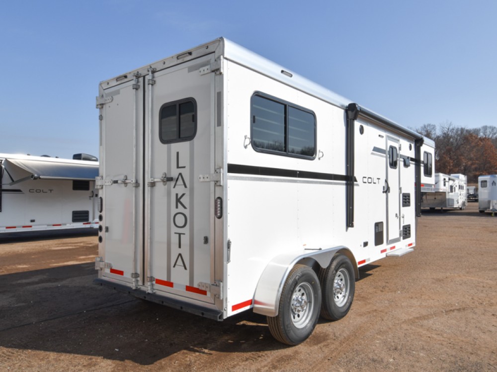 Colt 27 Slant Living Quarter Horse Trailer Gallery Photo 4