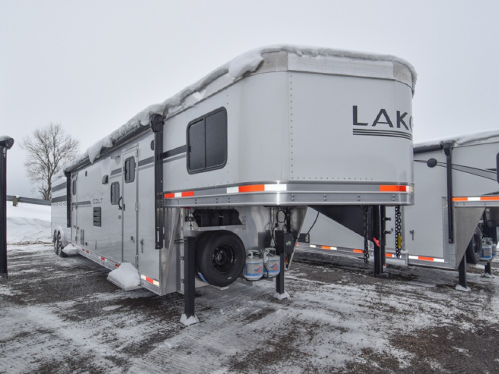 Colt COL1413SRMT Livestock Horse/Toyhauler Trailer w/Living Quarters Gallery Photo 14