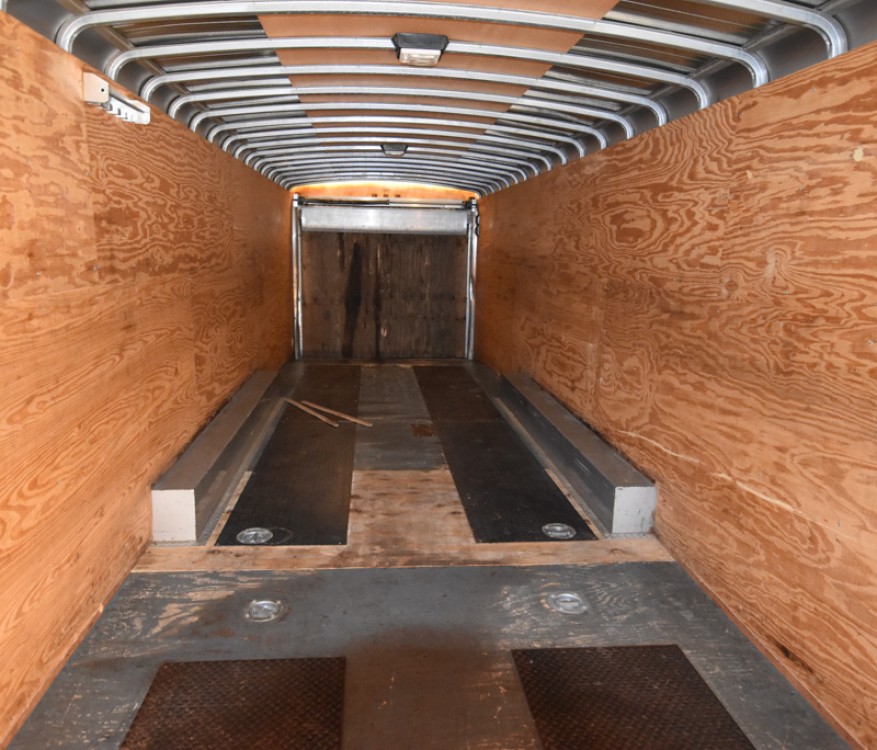 2001 Wells Cargo 48' Gooseneck Trailer Gallery Photo 5