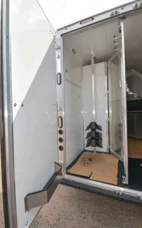 Legacy 8311 Riser Wall Dinette Living Quarters Horse Trailer Gallery Photo 15