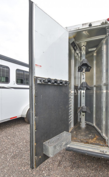 Exiss 7311 Living Quarters Horse Trailer Gallery Photo 14