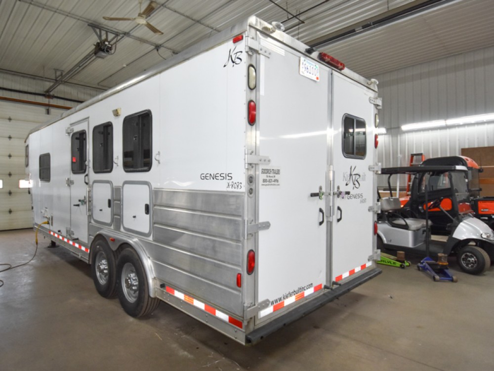 2008 Kiefer Built Genesis X-8083 Living Quarters Horse Trailer Gallery Photo 14