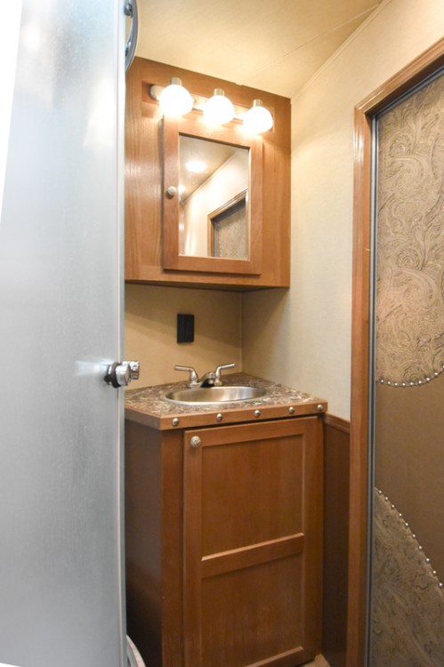 SMC Laramie 8412 Living Quarters 4 Horse Trailer **Consignment Listing-No Trades Gallery Photo 11