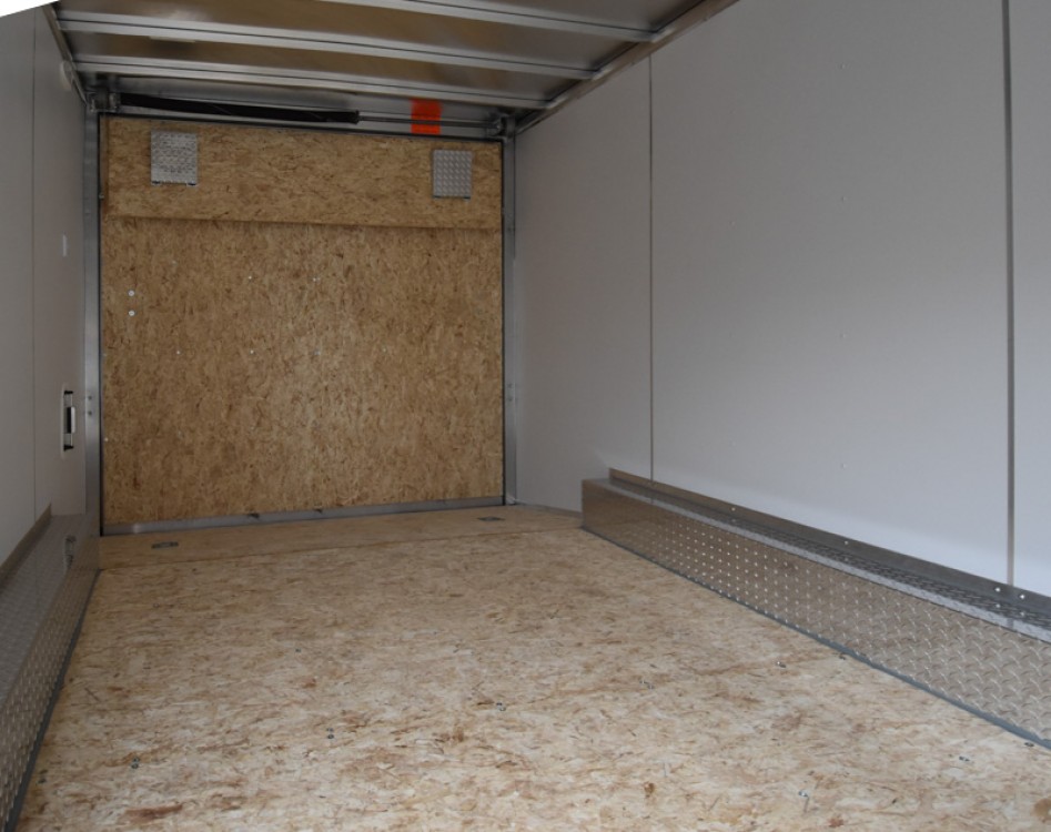 8.5'x16' Enclosed Carhauler/Cargo Trailer Gallery Photo 3