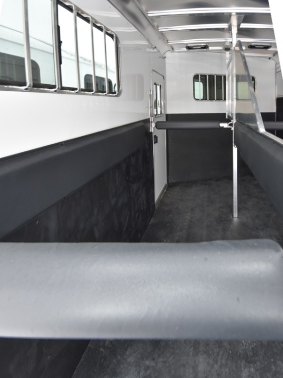 Julite Warmblood Straight Load 2 Horse Trailer Gallery Photo 10