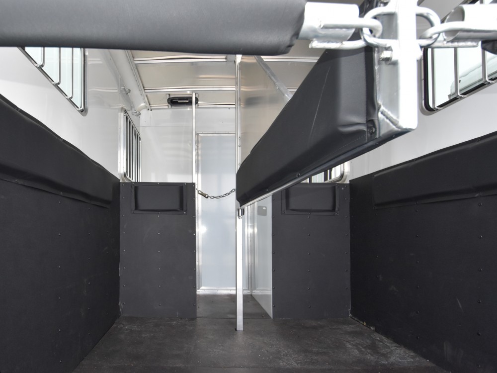 Julite Straight Load Walk Thru w/Mangers Horse Trailer Gallery Photo 5